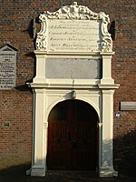 Ingang van de toren aan de westzijde