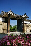 Puerta Ōtemon, una de las pocas construcciones originales que quedan del castillo.