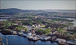 lt=Foto einer an der Küste gelegenen Ansiedlung