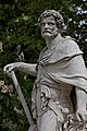 La statue d'Hannibal dans le jardin des Tuileries à Paris par Sébastien Slodtz.