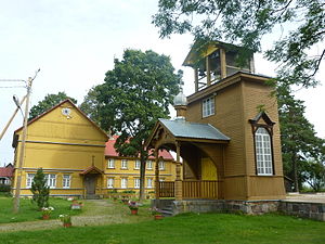 Raja gammaltroendes kyrka och kloster.