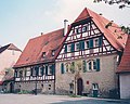 Pfarrhaus, 1544 erbaut auf dem Sockel des Steinhauses der Grafen