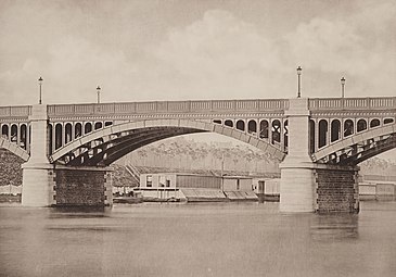 Le pont de Grenelle en 1883.