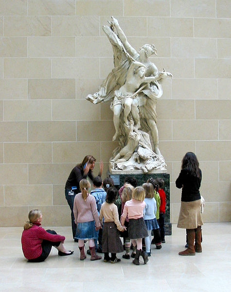 Fil:School children in Louvre.jpg