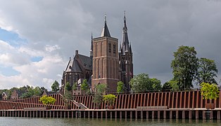 Sint-Martinuskerk viewed from the Maas river