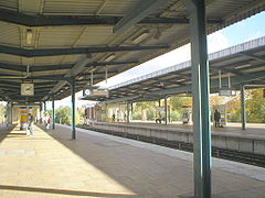 S-Bahn en metro stoppen in station Wuhletal aan hetzelfde perron.