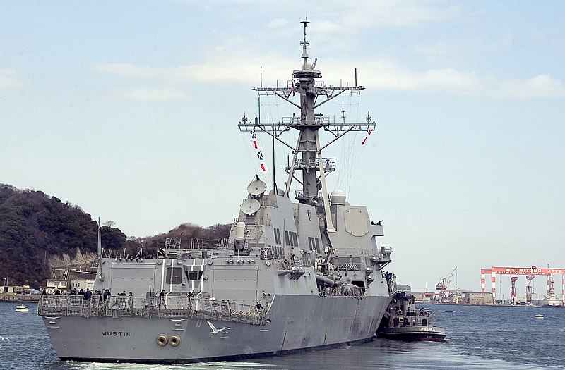 800px-USS_Mustin_%28DDG_89%29_stbd_stern_view.jpg