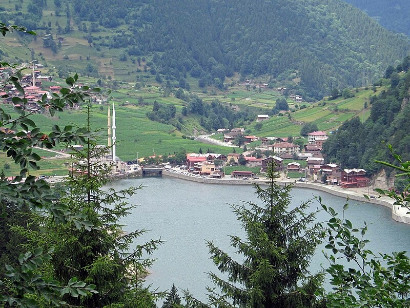 Dosya:Uzungöl lake.jpg