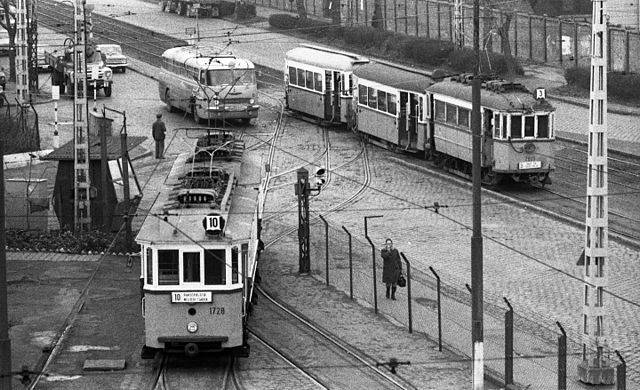 Villamos az Újpest kocsiszínnél 1972-ben