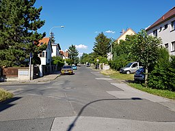 Pohled na Vaňkovu východním směrem od ulice Čertouská