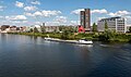 Venlo, barco interior en el Maas desde el puente ferroviario