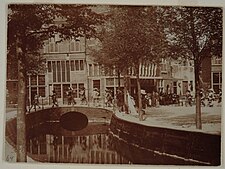 "Oud-Dordt", Grachtje met schutterij, foto: D.G.A. Schnabel 1897, Regionaal Archief Dordrecht, RAD 551_50379