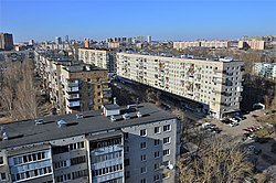Девятиэтажные жилые дома на улице Карбышева в микрорайоне Танкодром (апрель 2021)