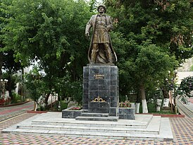 Памятник Алымбек-датке в городе Ош