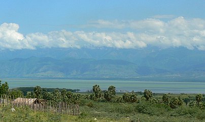 Lake Enriquillo היא הנקודה הנמוכה ביותר של הרפובליקה הדומיניקנית וכל איי האוקיינוס.