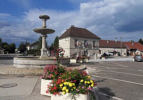 La place de la Mairie et la fontaine