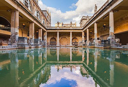 Vista da Grande Terma das Termas romanas de Bath, no Reino Unido (definição 5 304 × 3 600)