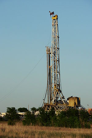 Texas Barnett Shale gas drilling rig near Alva...