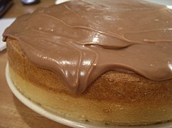 Cake with fudgy sour cream icing