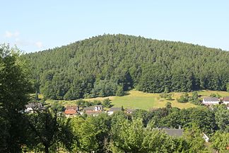 De Daunert vo Niedersteinbach aus gseng (untahoib lieng de Haisa vo Brücken)