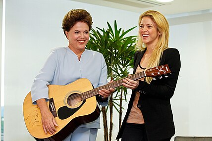 Shakira com a então Presidente do Brasil Dilma Rousseff (2011)