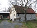 Wohnstallhaus und Seitengebäude eines Dreiseithofes