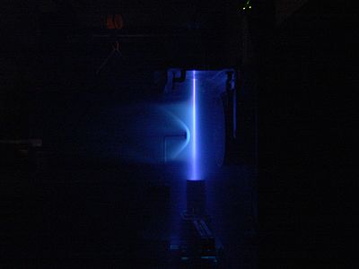 Visualisation du choc d'un disque en point d’arrêt à Mach 2, par canon à électron (ONERA).