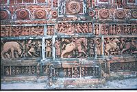 Thiết kế terracotta bên ngoài Đền Kantajew, Dinajpur, Bangladesh