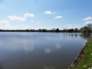 La rive occidentale (au fond).