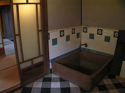 浴室。高野槙の湯船。