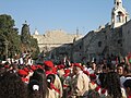 Cercetași palestinieni creștini în Ajunul Crăciunului în fața Bisericii Nașterii Domnului din Betleem, 2006.
