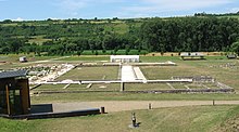 Vue générale de ruines d'un grand édifice