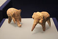 Figurines d’argile: deux éléphants.. H. 6,8[20],[N 1].