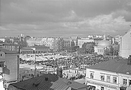 Kuvassa vuodelta 1936 näkyy torin keskelle sijoitettu uusi lyhtypylväs.