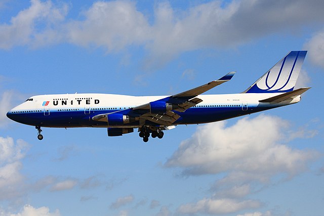 A United Airlines Boeing 747-400