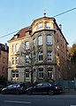 Mehrfamilienhaus einschließlich Einfriedung (Sachgesamtheit)