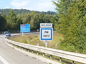 CE22 Radio « info route » fréquence « FM 107.7 », autoroute A41, Haute-Savoie.