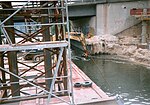 Bauarbeiten an der neuen Brücke 1997. Im Hintergrund das alte Bauwerk
