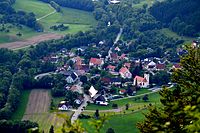 Achdorf vo obbè, aagluèget vo dè Buèchbärghüttè im Südoschtè uus