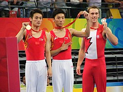 Dong (keskellä) vuoden 2008 kesäolympialaisten palkintojenjaossa