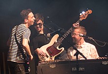 3 Personen. Cory Wong und Vulfpeck, eine Band