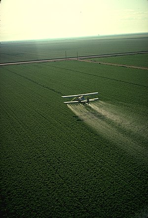 English: Spraying pesticide in California