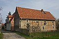 Wohnstallhaus und Seitengebäude eines ehemaligen Bauernhofs