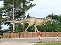 Dinosaurier vor dem Eingang der Tolk-Schau