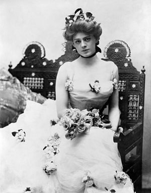 Ethel Barrymore in 1901 in one of the famous d...