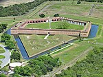 Amerikanska Fort Pulaski i Savannah, Georgia, är exempel på en polygonal befästning.