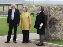 Former Vice-Chancellor Professor Richard Williams, Hillary Clinton and former head of the School of Law Professor Elwen Evans at Swansea University, 2017 Hillary Clinton at Swansea University.png