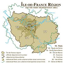 Grafik der Region Île-de-France mit den Nummern der Départements, die in einer Legende erläutert sind. Das Stadtgebiet ist dunkler gemalt und die Grenze der Metropolregion ist mit grünen Punktlinien eingezeichnet. Der Flussverlauf wird mit einer blauen Linie gezeigt.