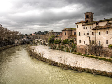 Vista lateral e o Tibre