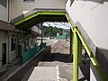 1番線・群馬大津方の線路が撤去された跡（ホームと駅舎の連絡通路より）（2012年8月）。